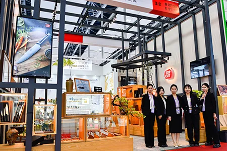 Live booth setup and status of Topcut's participation in the Canton Fair.